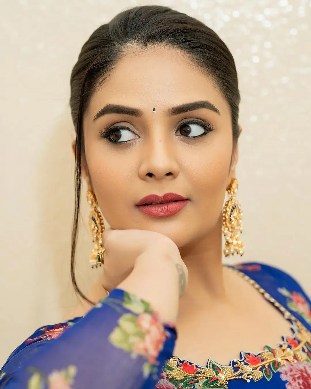 ACTRESS SREEMUKHI IN BLUE FLORAL PRINT GEORGETTE ANARKALI KURTA 7